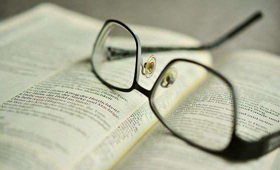圣经 》, 眼镜, 一本书, 圣经, 书页, 老花镜, 读, 学习, 宗教
