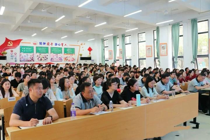 合肥一中2025竞赛新篇:代码铸剑,热血为帆,创新筑梦(图2) IMG_2786.jpg