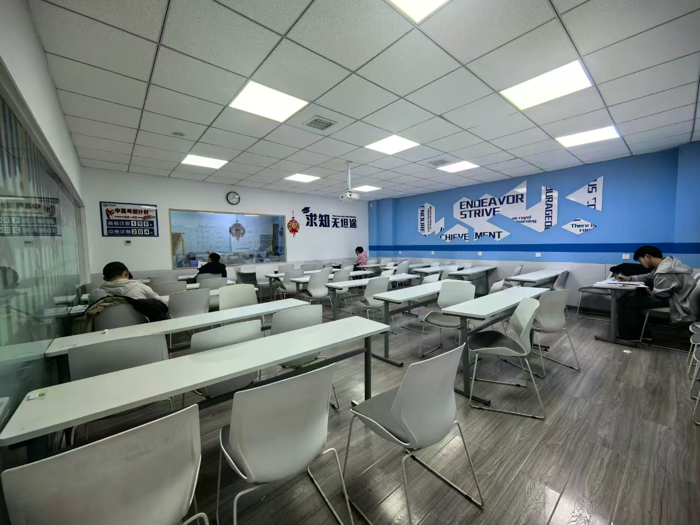 2026年北京海淀区艺考文化课全日制辅导哪家好?校内外差异化全科辅导(图3) 微信图片_20250320100042.jpg