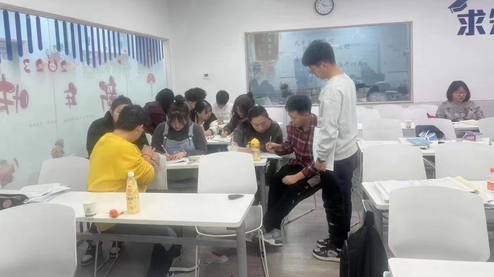  南京鼓楼初中新初二暑假去哪补习 金陵汇文旁锐思教育怎么样，专注初一升初二暑期衔接培优，贴合本地教学节奏