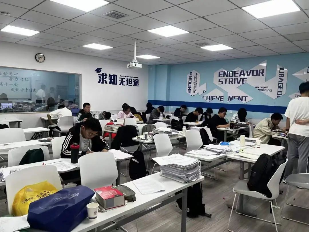 2026滨海塘沽塘沽一中、久安里、海韵园附近高中暑期集训辅导哪家靠谱?(图3) 班级自习.jpg