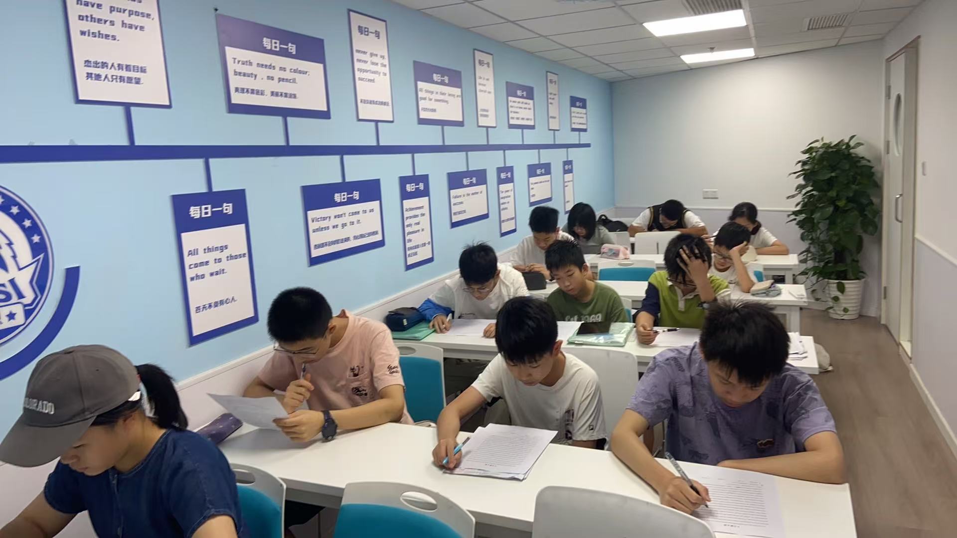 2026石家庄新华区新高三暑期衔接哪家好?数学物理化学英语同步提升抢跑2027年高考(图2) 上课 (4).jpg