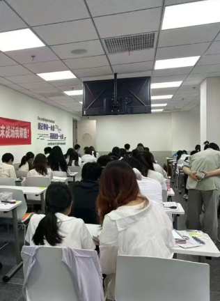 河北秦皇岛初中培优机构|缓解备考焦虑|系统夯实基础杜绝成绩断崖下跌(图5) 课堂4.png