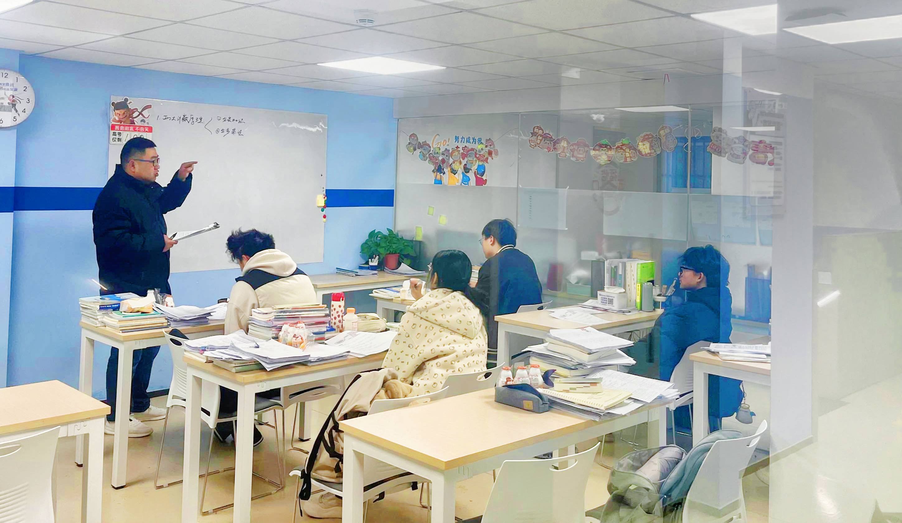 校区学生7.jpg 校区学生7.jpg