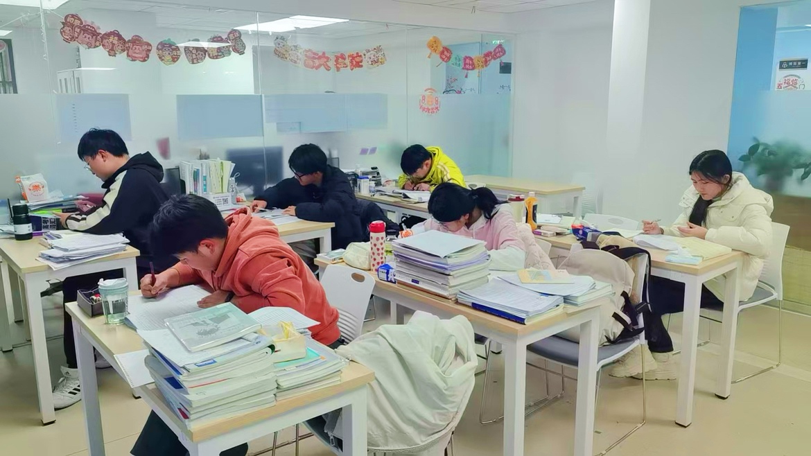 校区学生9.jpg