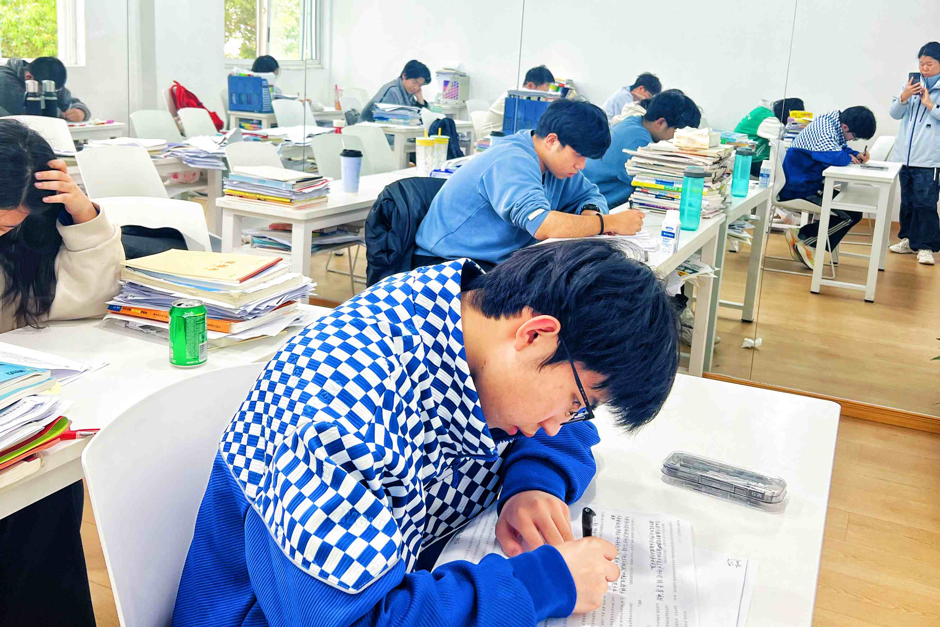 校区学生8.jpg
