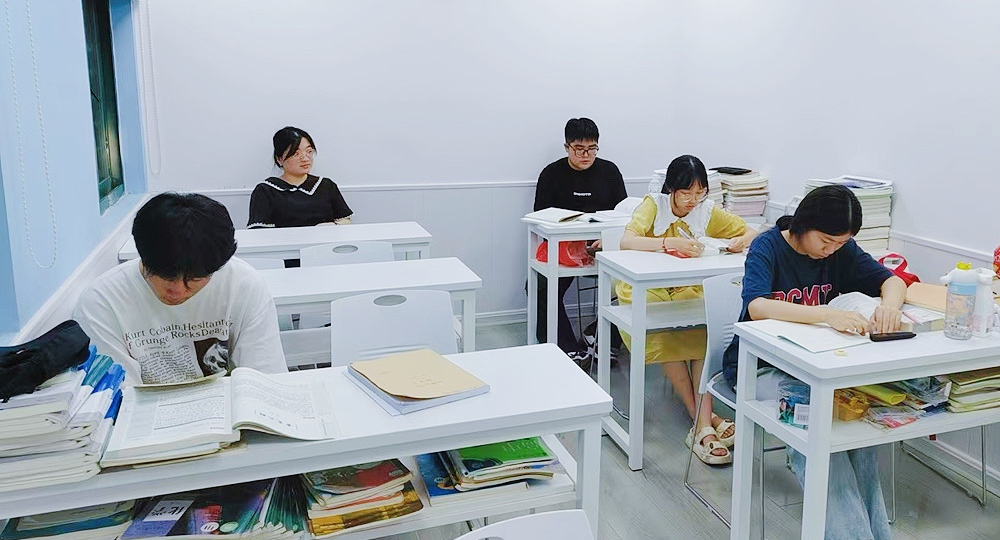 校区学生10.jpg