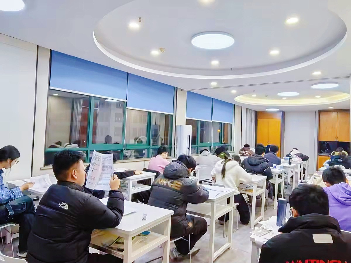 校区学生18.JPG