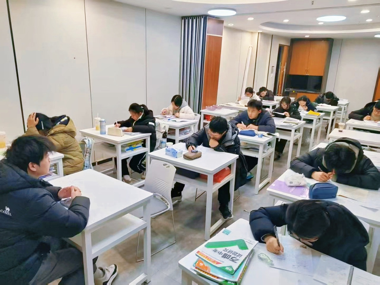 校区学生17.JPG