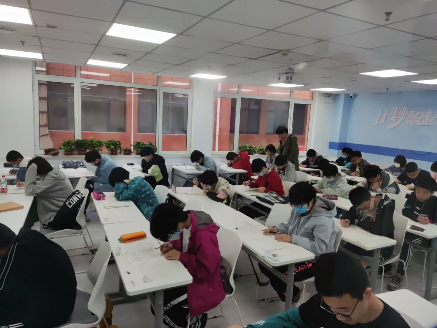 2026天津西青区新初一/新初二/新初三暑假衔接班哪家好?全科辅导/背单词/小班课/一对一推荐(图2) 23-260601153G6113.jpg