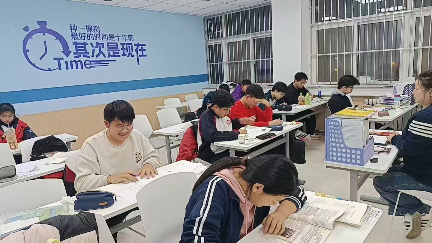 2026天津河西区锐思教育收费标准|八升九回津转学补习、高一安置考辅导、一对一、分层小班教学、寒暑假全托(图4) 微信图片_20260129140108.jpg