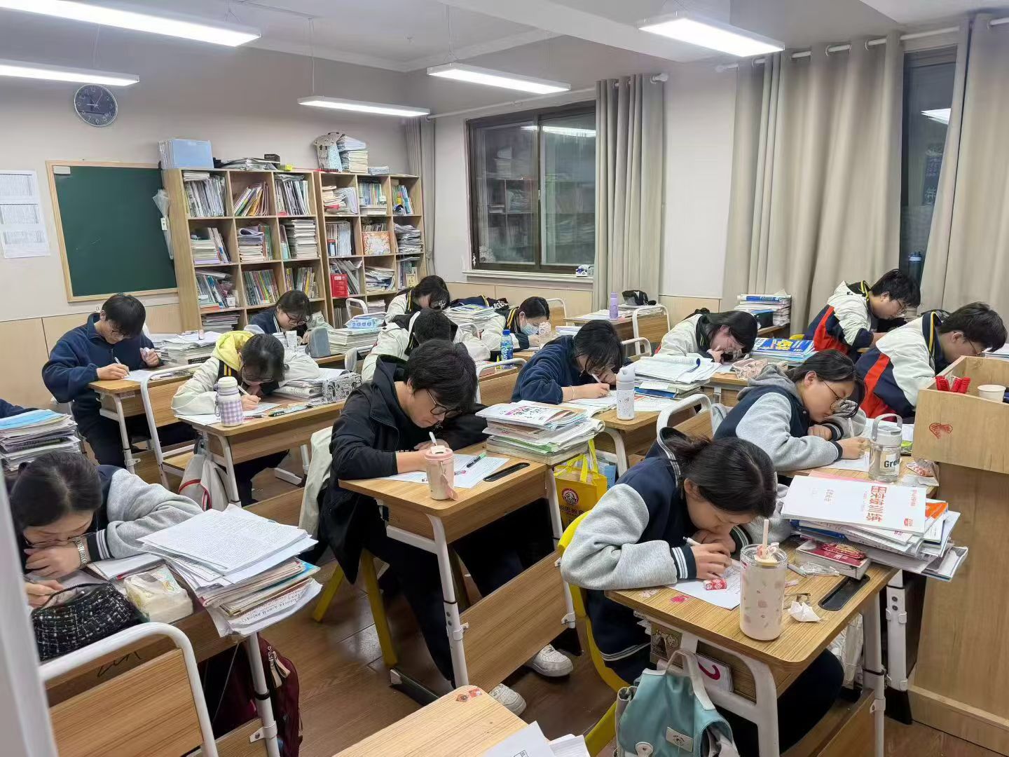 2026 合肥高三全日制集训哪家靠谱?锐思教育分层教学,一站式备战高考首选机构(图6) 校区学生26.jpg