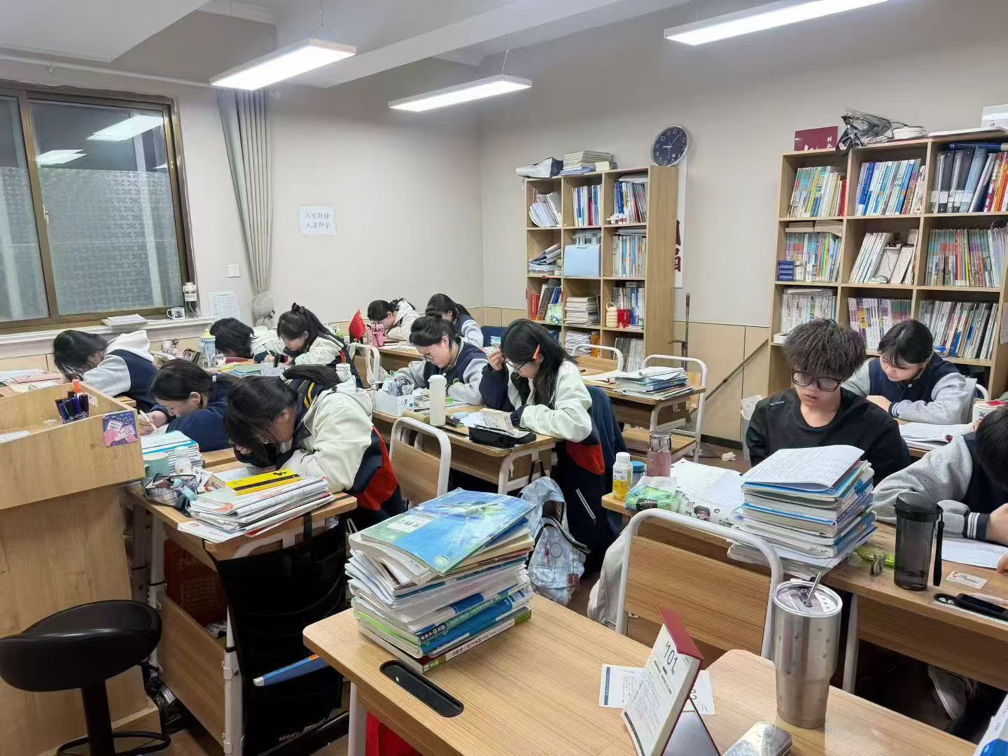 山东省青岛市黄岛区初升高衔接周末辅导哪家靠谱|常态化复盘高一课堂内容,全科补齐短板,顺利适应高中学习节奏(图3) 校区学生25.jpg