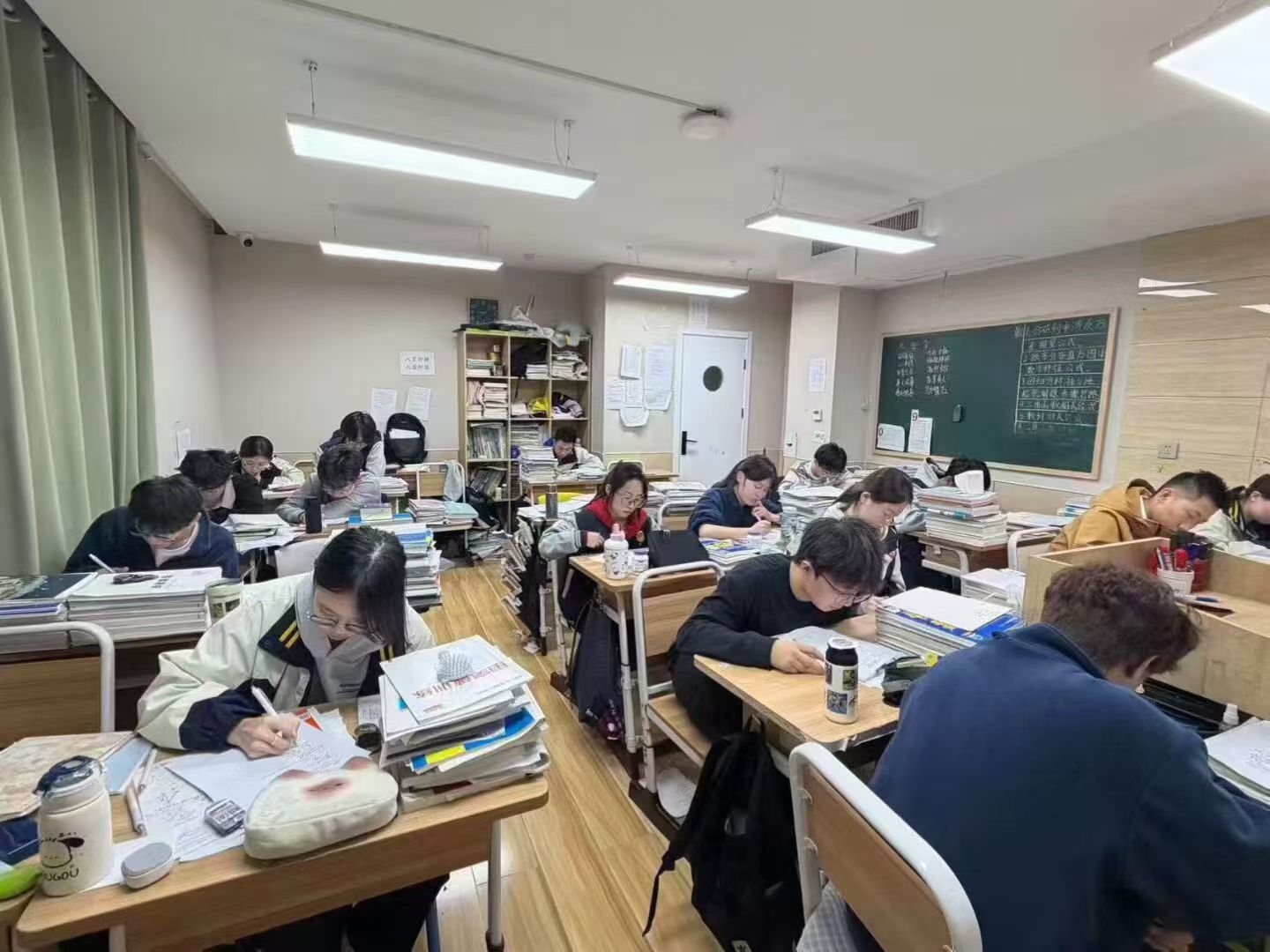 校区学生27.jpg