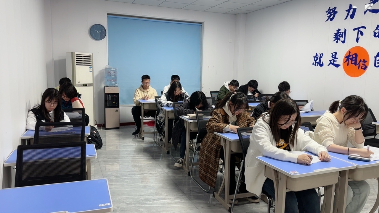 2026天津河西高一/高二/高三数学一对一哪家好?高中数学辅导班就选锐思教育(图3) 上课14.jpg